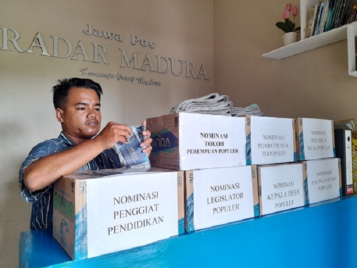 BALOT DUKUNGAN: Panitia Madura Awards, Jumat (2/12). (ERWIN MAULYDIN MAASBACH/JPRM )