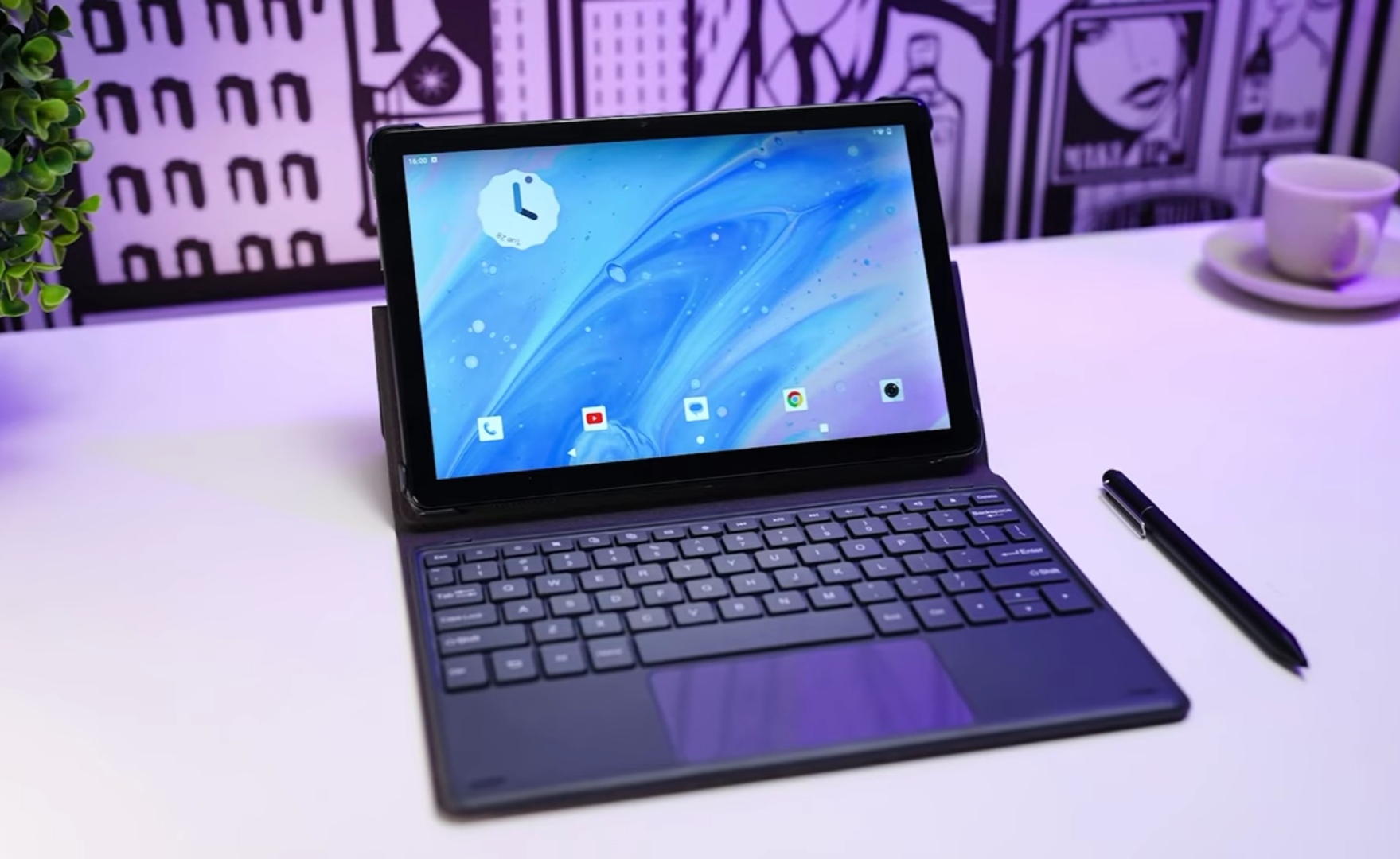 Keyboard dan Stylus Pen juga terdapat dalam setiap paket pejualan Advan Sketch 3.