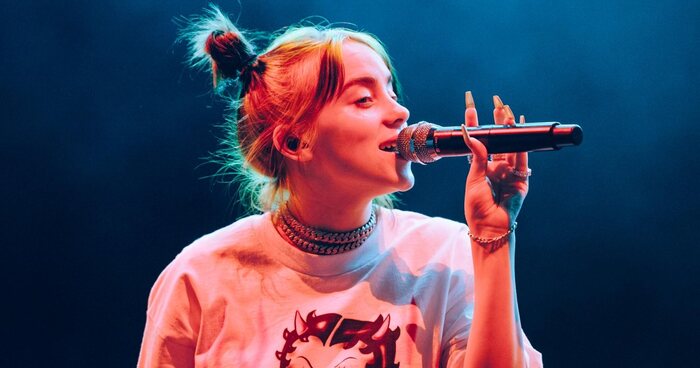 MADRID, SPAIN - SEPTEMBER 03: Billie Eilish, with her nails detail, performs onstage at Wizink Center on September 03, 2019 in Madrid, Spain. (Photo by Mariano Regidor/Redferns)