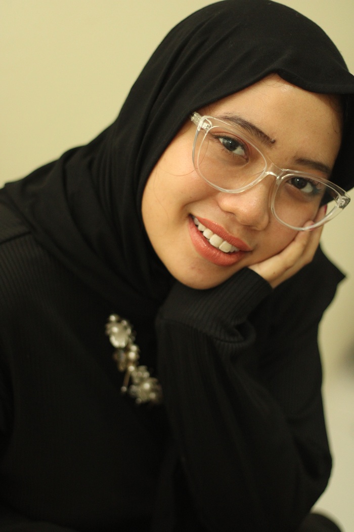 TERLIHAT RAPI: Maulidan Nisa tampil percaya diri dengan pashmina kaus yang digunakannya Kamis (30/11). (VIVIN AGUSTIN HARTONO/JPRM)