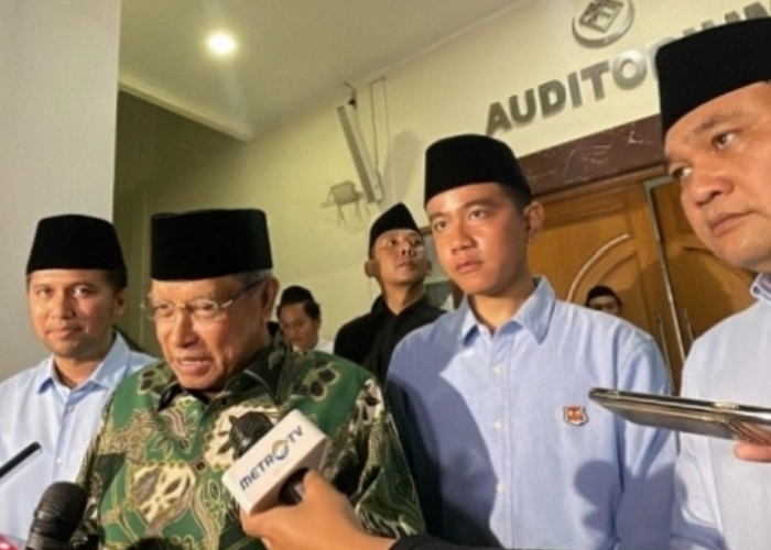Sesi wawancara Said Aqil Siradj dan Gibran Rakabuming usai melakukan pertemuan.