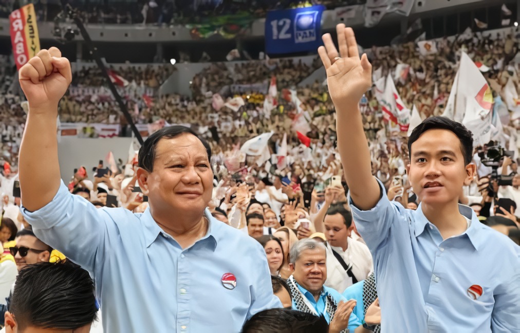 TERUS NAIK: Capres Prabowo Subianto bersama Gibran Rakabuming Raka tertinggi dari berbagai survei.