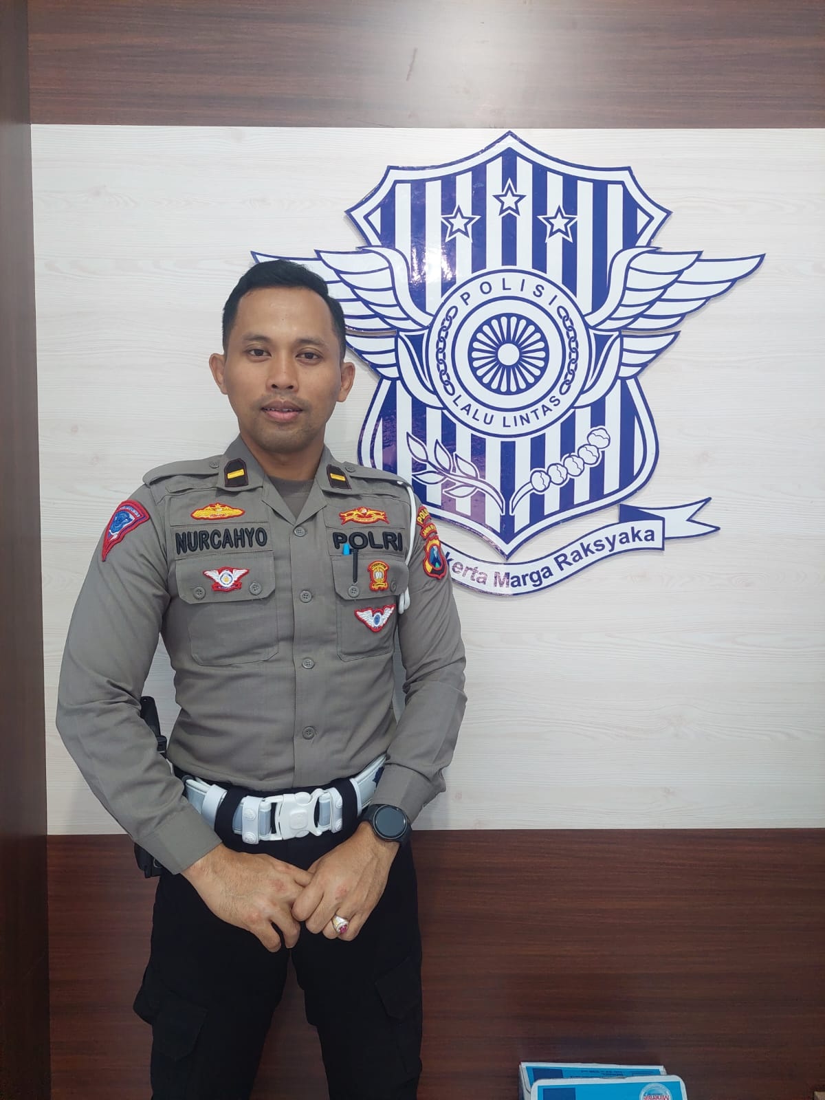 RAMAH: KBO Satlantas Polres Bangkalan Muhamad Nurcahyono saat ditemui di ruang kerjanya, Kamis (712). (ZEIONAL ABIDIN/JPRM)