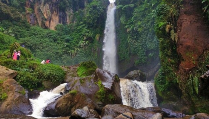 Suasana air terjun Coban Talun