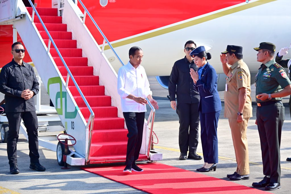 Presiden Jokowi tiba di Pangkalan Utama TNI AD (Lanumad) Ahmad Yani, Kota Semarang.