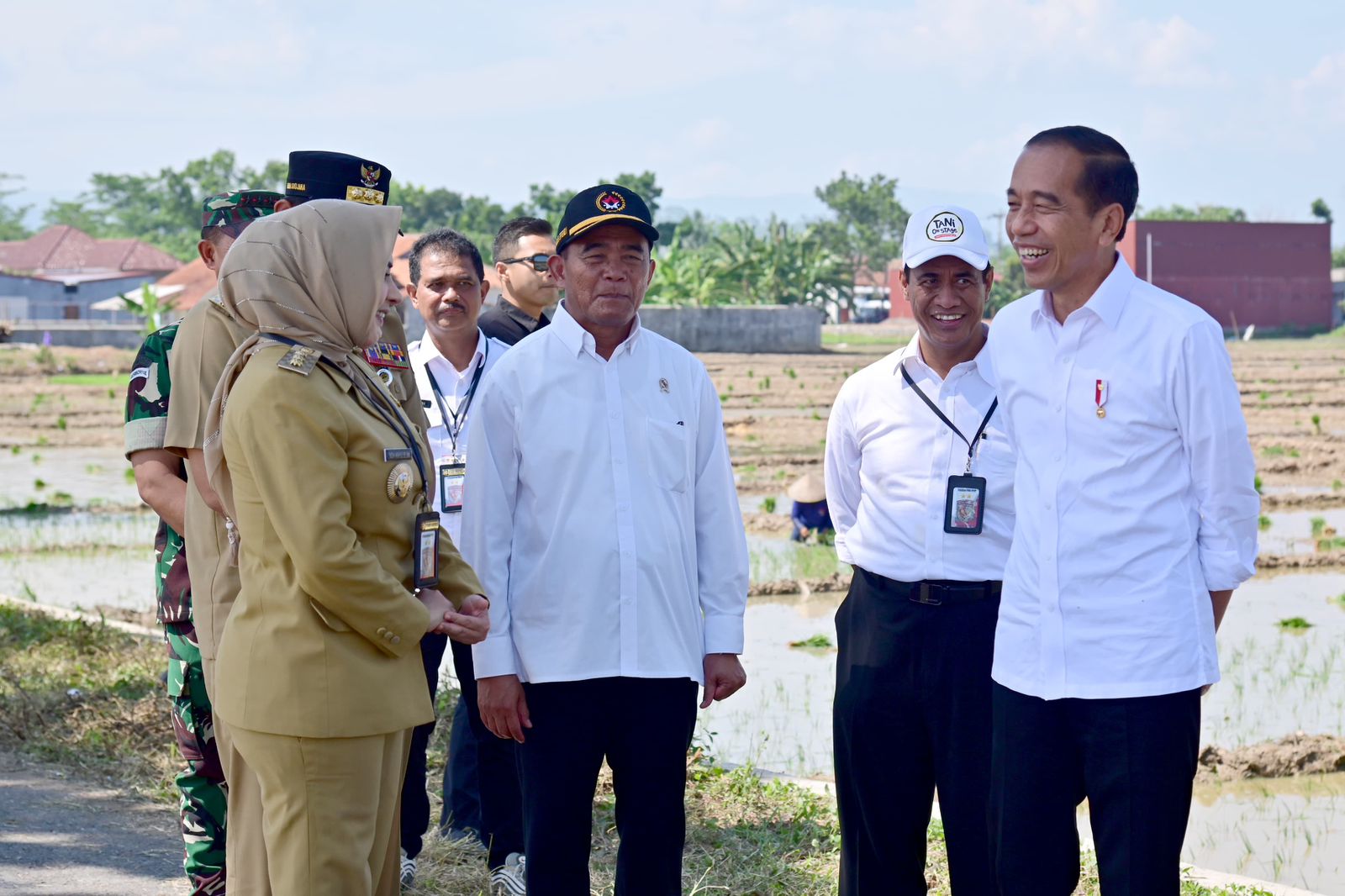 Presiden Jokowi Berdiskusi soal petani dengan pemerintah  Kecamatan Kesesi, Kabupaten Pekalongan, Jawa Tengah.