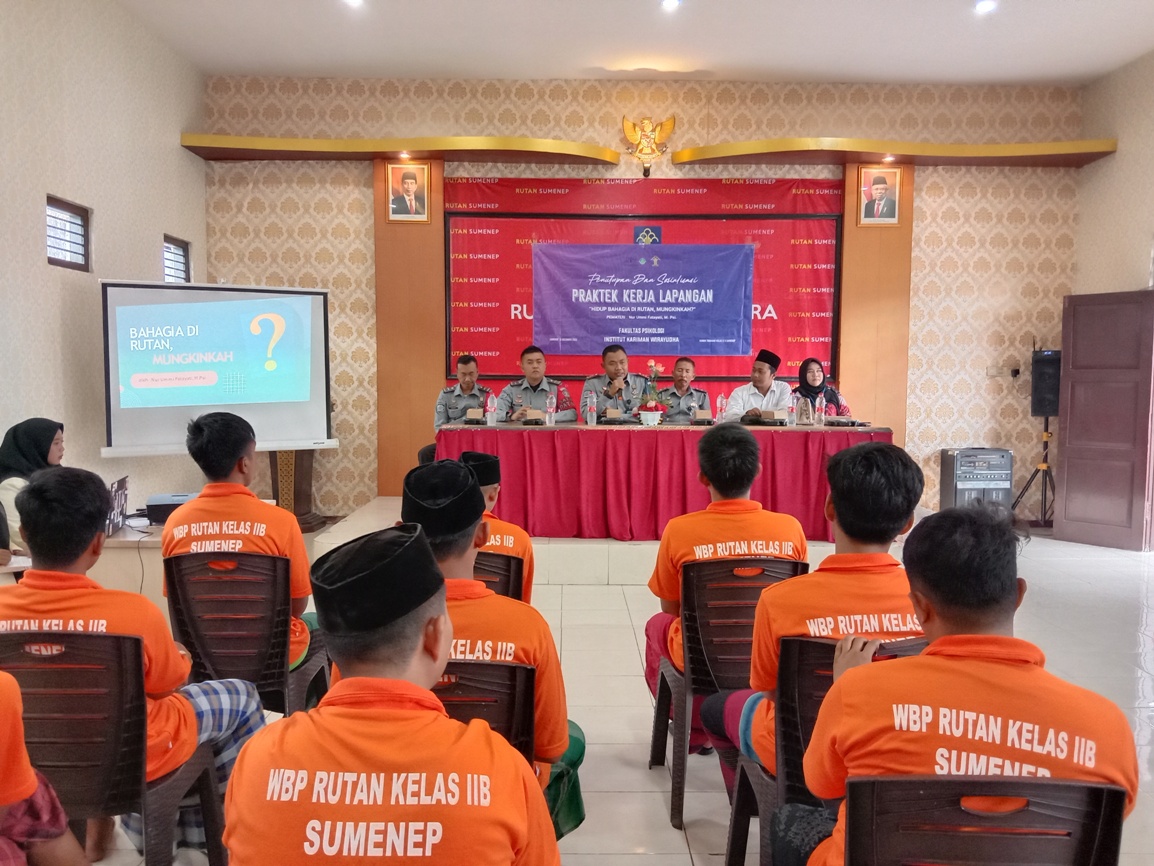 TUNTAS: Penutupan dan sosialisasi praktek kerja lapangan mahasiswa Institut Kariman Wirayudha di Rutan Kelas II B Sumenep pada Rabu (13/12). (HUMAS RUTAN KELAS IIB SUMENEP UNTUK JPRM)