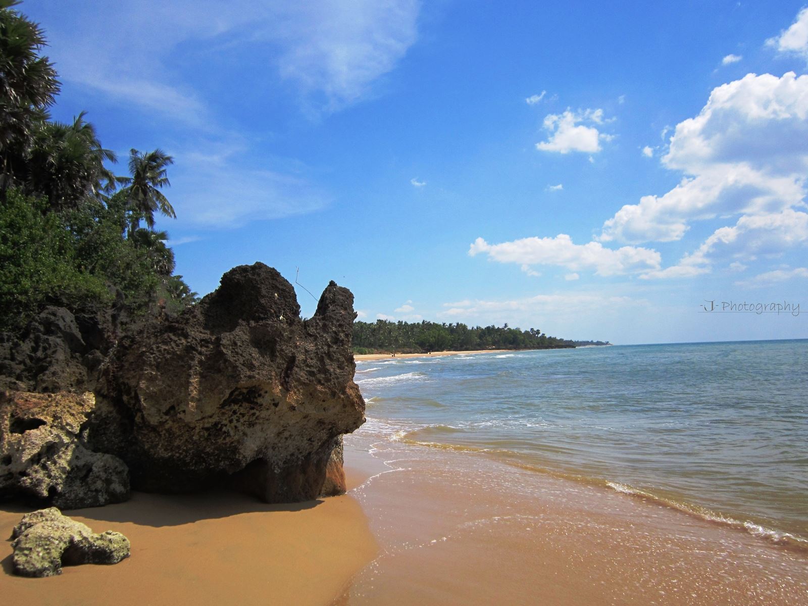 Suasana sejuk pantai Ambunten