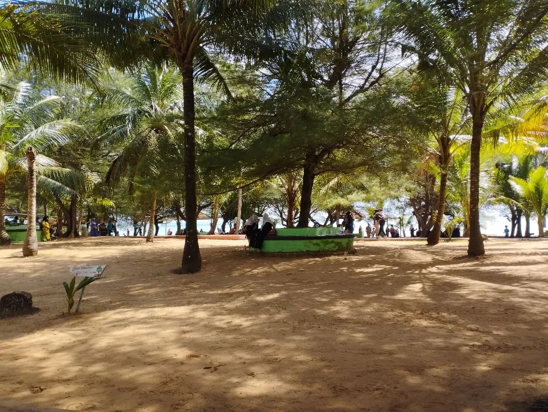 Area pantai Slopeng Sumenep Madura