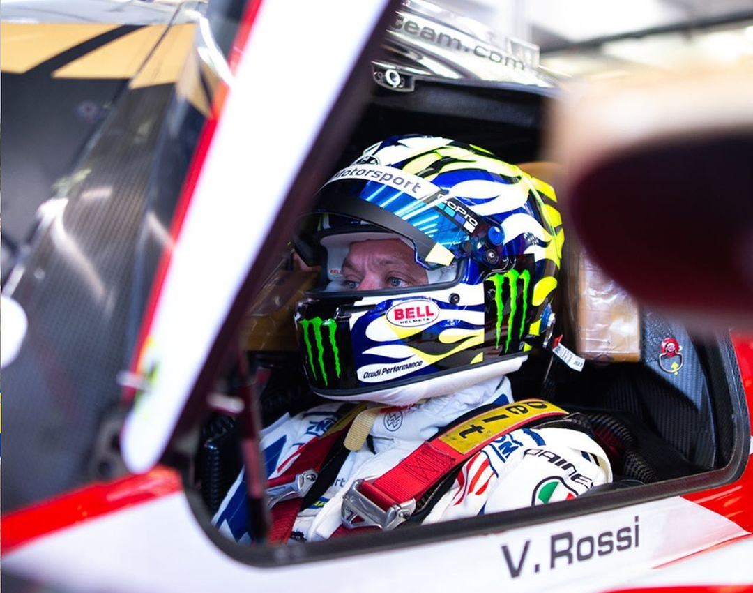 KEMBALI KE LINTASAN: Valentino Rossi bersiap untuk mengikuti sesi test di Bahrain International Circuit. (IG: @valeyellow46)