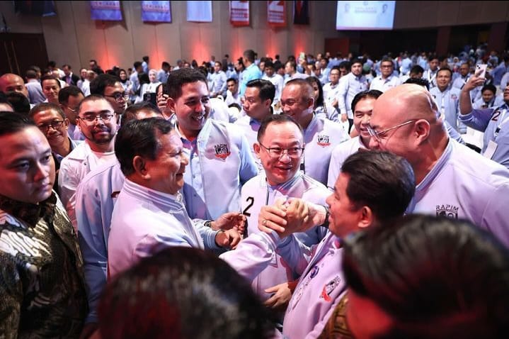 SOLIT: Prabowo Subianto bersama tim pemenangan.