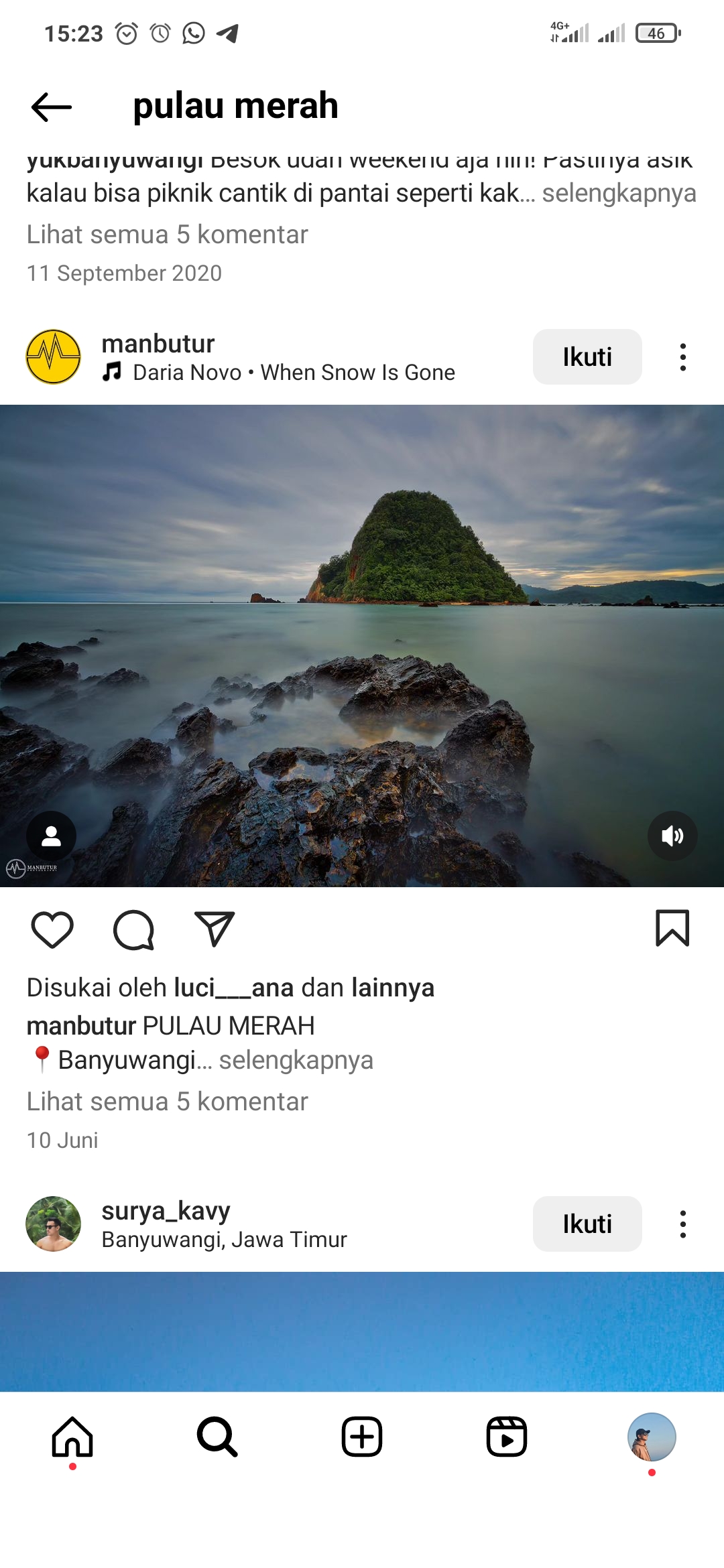 Pantai pulau Merah adalah salah satu tempat wisata favorit di Banyuwangi