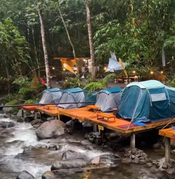 Suasana wisata Kedung Minten River Camp di siang hari (yudisembako57 untuk RadarMadura.id)
