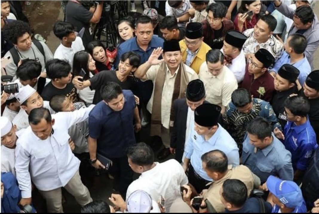 SAPA RAKYAT: Calon presiden Prabowo Subianto menyapa masyarakat.