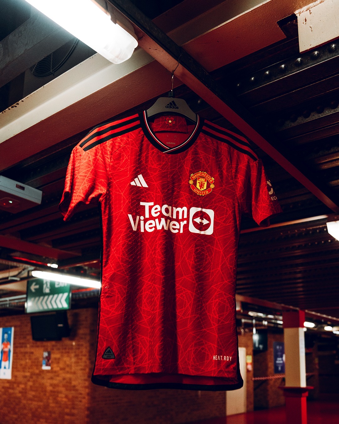 KEBANGGAAN: Jersey Home Manchester United musim 2023/2024. (IG: @manchesterunited)