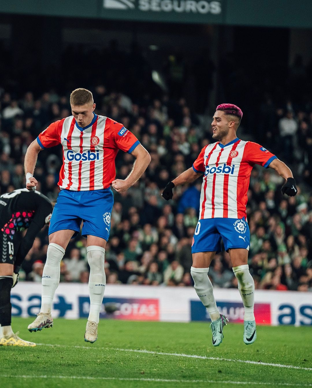 SOLID: Selebrasi Artem Dovbyk (kiri) dan Yan Couto usai membobol gawang lawan. (IG: @gironafc)