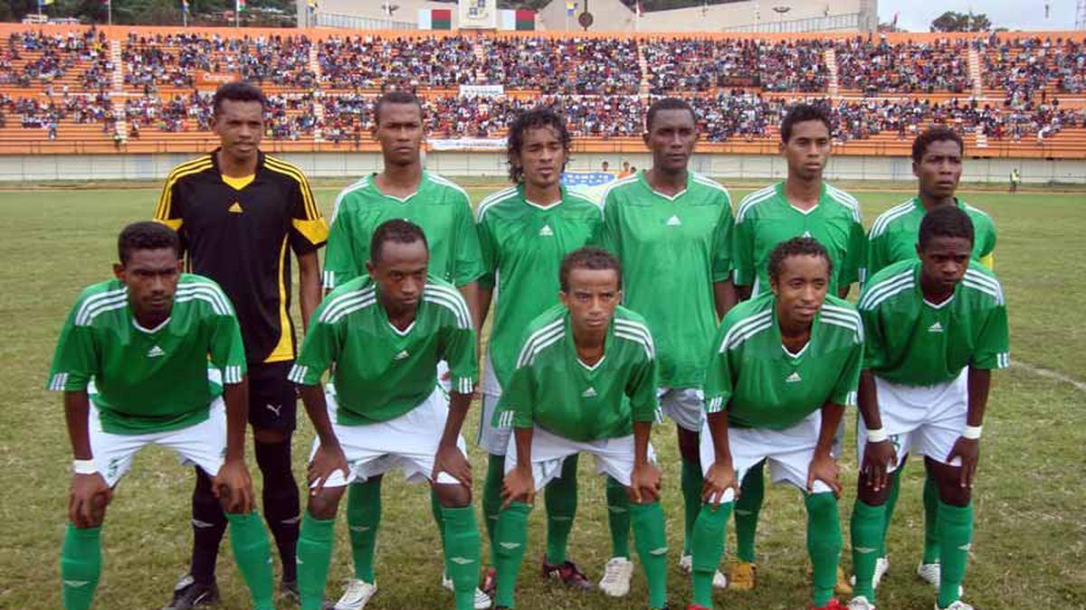 SADIS!: AS Adema 149-0 SOE menjadi sejarah baru di Liga Madagaskar 2002 dan Guinness Book of Records. (El Mundo Deportivo)