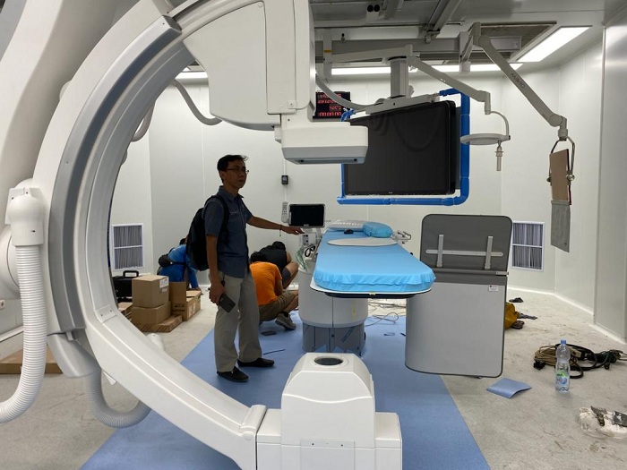 BARU: Ruang catheterization laboratory terlihat megah dengan sederet peralatannya di RSUD Smart Pamekasan Sabtu (30/12). (MOH. JUNAIDI/JPRM)