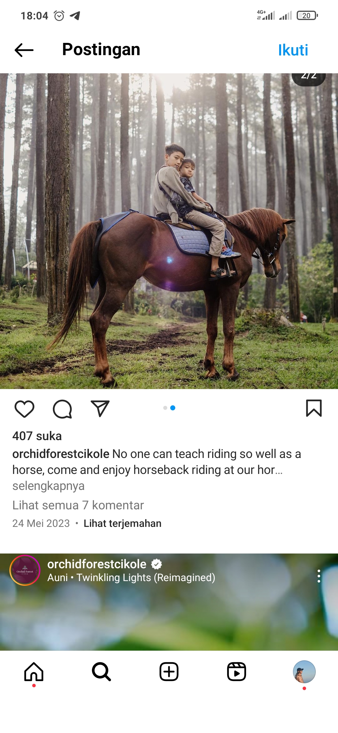 Pengunjung menikmati salah satu aktivitas menarik saat berkunjung ke  Orchid Forest Cikole, yaitu Berkuda