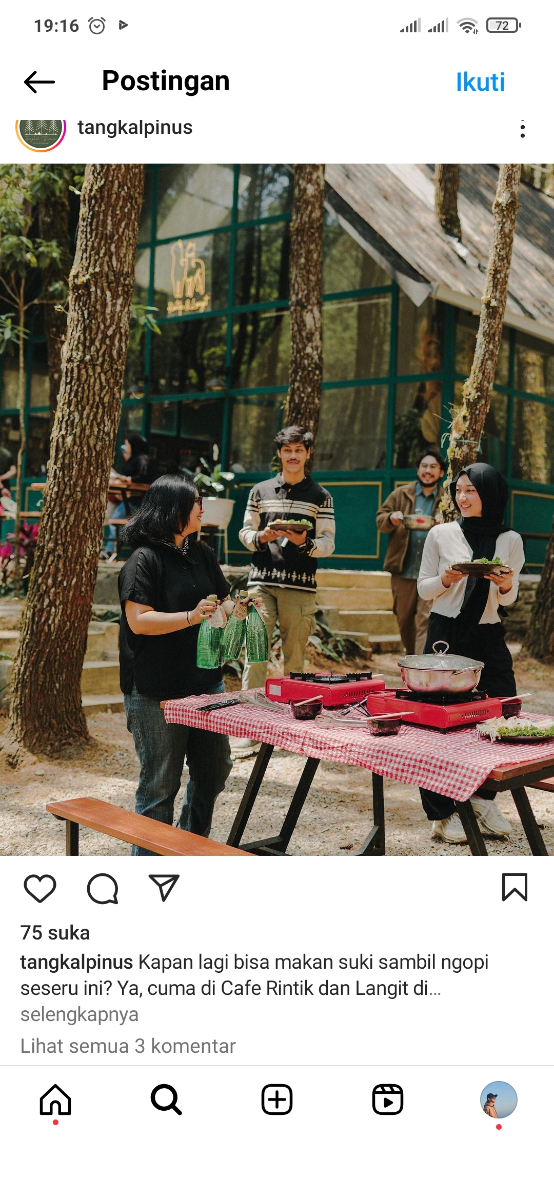 Pengunjung menikmati Fasilitas Piknik di Tangkal Pinus
