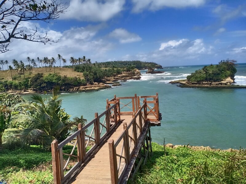 Pemandangan Indah Pantai Amanda Ratu.