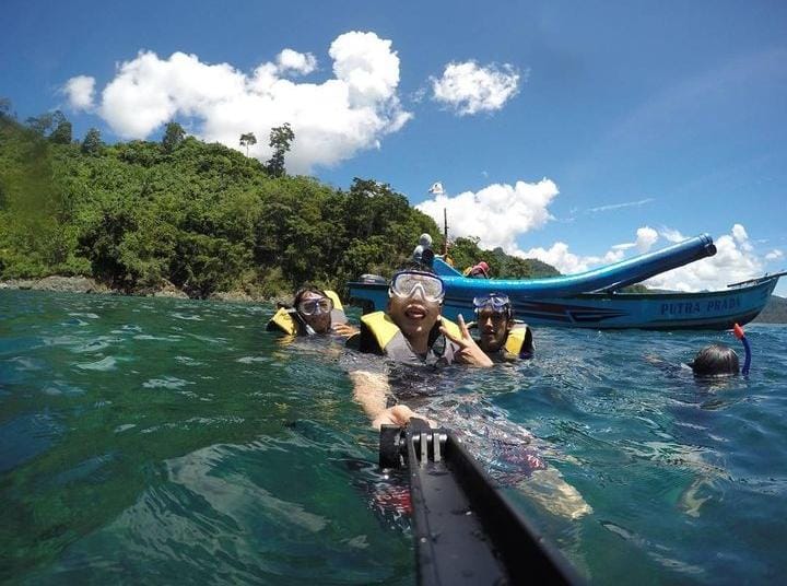 Teluk Kletekan, Surga Snorkling di Malang (@heruwijaya untuk RadarMadura.id)