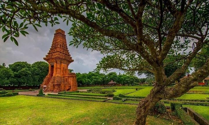 SITUS TROWULAN: Jejak-jejak Kerajaan Majapahit yang masih bisa dikunjungi. (@muharer20 untuk RadarMadura.id)