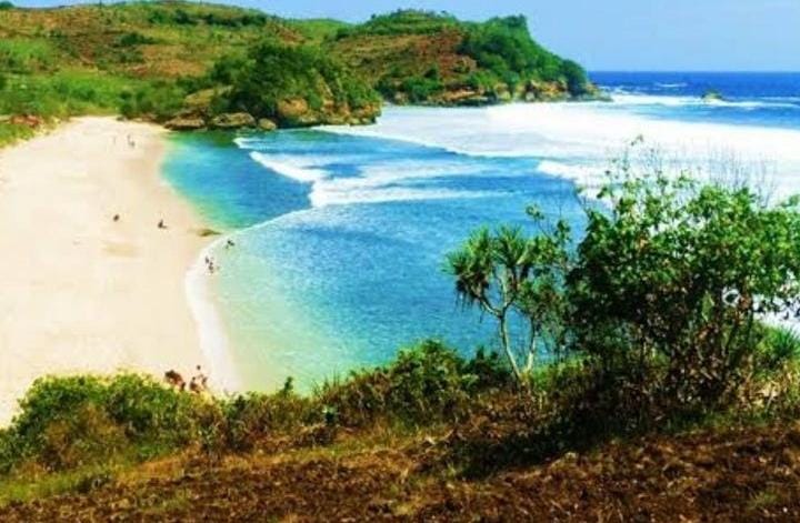 Pantai Pasetran Gondo Mayit, Surga Tersembunyi yang Penuh Misteri (@jalanjalandijawa untuk RadarMadura.id)