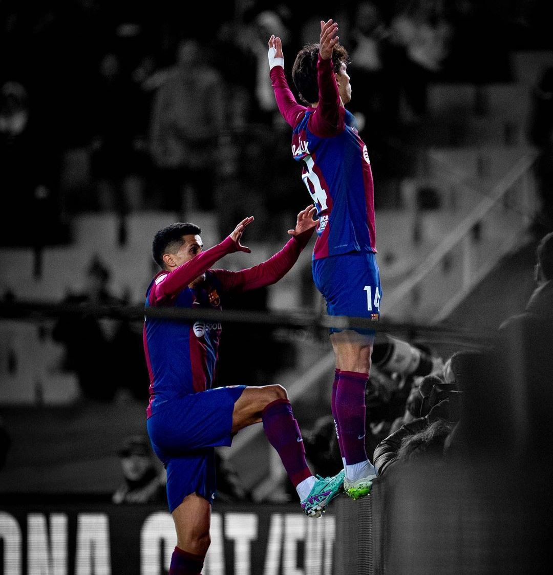 DUO GACOR: Joao Felix berselebrasi bersama Joao Cancelo usai mencetak gol. Kedua pemain ini rencananya akan dipermanenkan FC Barcelona. (IG: @fcbarcelona)