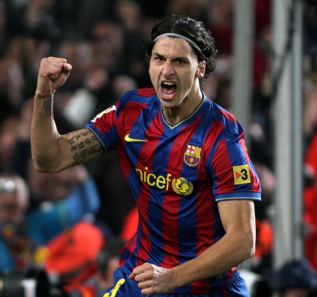 AKSI SOSIAL: Logo UNICEF terpampang di bagian dada jersey FC Barcelona musim 2006&ndash;2011. (IG: @fcbarcelona)