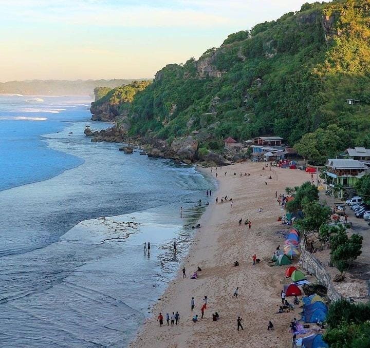 Pantai Pok Tunggal, surga tersembunyi di Gunung Kidul. (@pantai.jogja UNTUK RadarMadura.id)