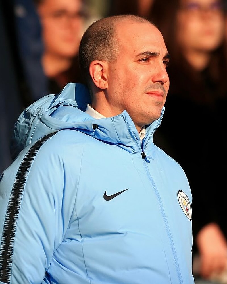 MEMBELOT: Sosok Omar Berrada yang sebelumnya berada di Manchester City kini berlabuh ke Manchester United. (IG: @fabriziorom)