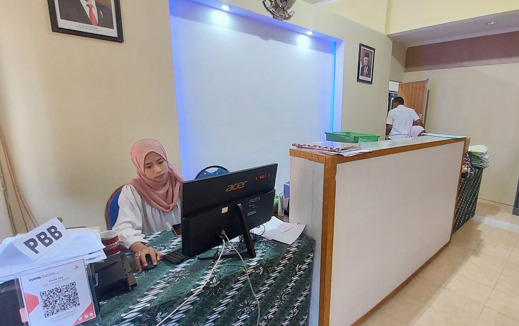 ABDI NEGARA: Ratusan PPPK di Sampang belum terima SK karena BKPSDM masih menunggu turunnya NIK dari pemerintah pusat. (JUNAIDI PONDIYANTO/JPRM)