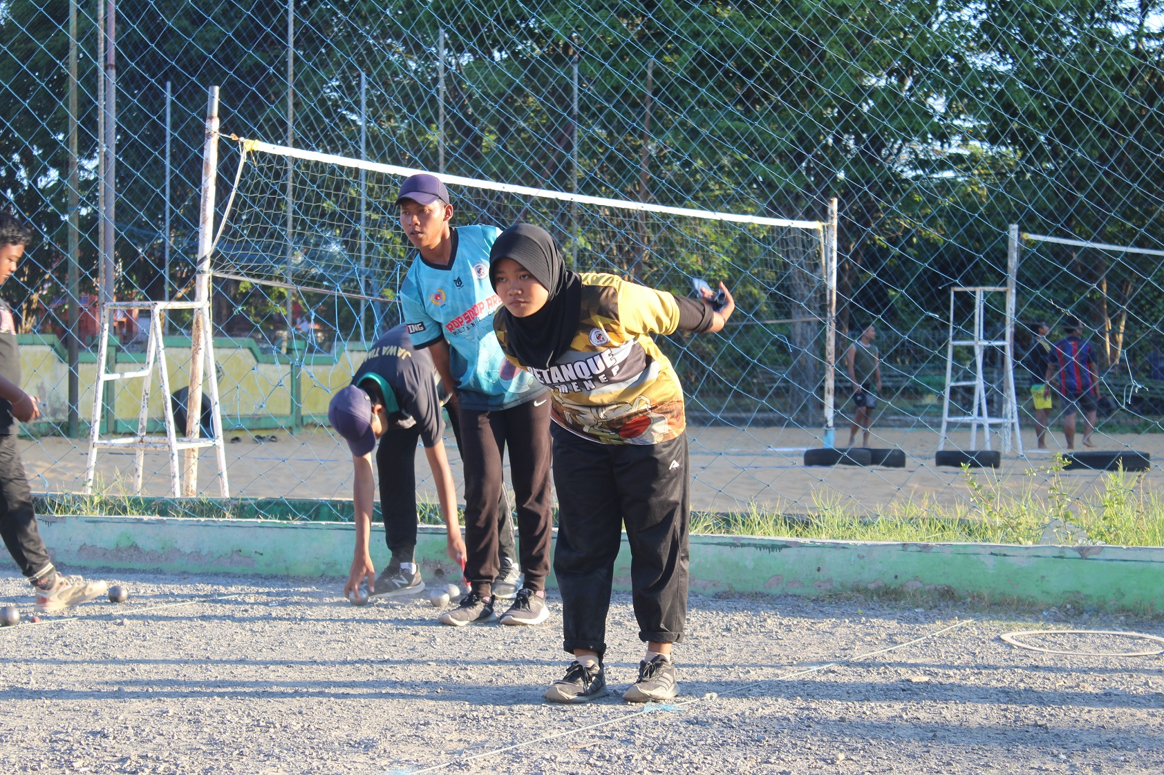 FOKUS: Atlet FOPI Sumenep melaksanakan latihan di GOR A. Yani Sumenep pada akhir 2023. (MUHAMMAD ERWIN MAULIDIN M/JPRM)