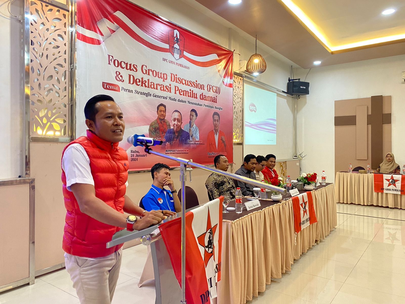 PROGRESIF: Ketua DPP PA GMNI Pamekasan Nadi Mulyadi saat menjadi pembicara utama deklarasi pemilu damai, Rabu (24/1). (MOH. JUNAIDI/JPRM)