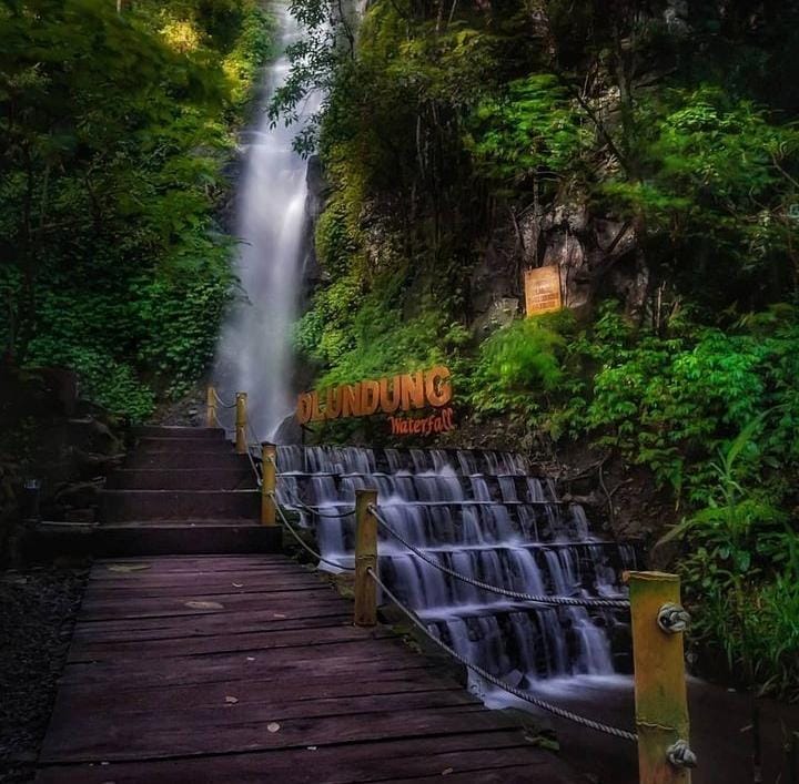 Air Terjun Dlundung, Destinasi Wisata Alam yang Menyimpan Pesona dan Mitos (Instagram @wisatapacet untuk RadarMadura.id)