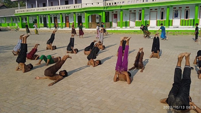 GIAT: Atlet PS Cobra Ranting Dubaja saat latihan di Pondok Pesantren Dubaja, Kecamatan Pegantenan, Pamekasan, Jumat (13/10/2023). (PS COBRA RANTING DUBAJA UNTUK JPRM)