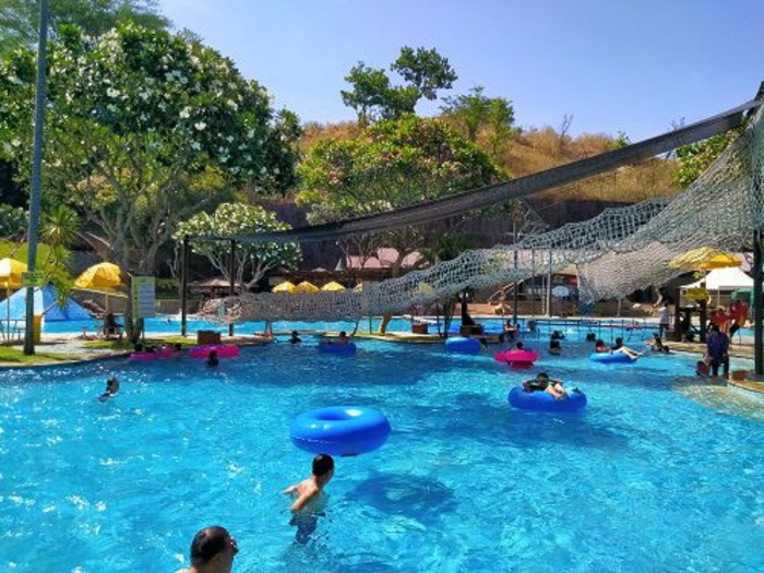 Salah satu wahana bermaian air di Taman Dayu Waterpark Pasuruan