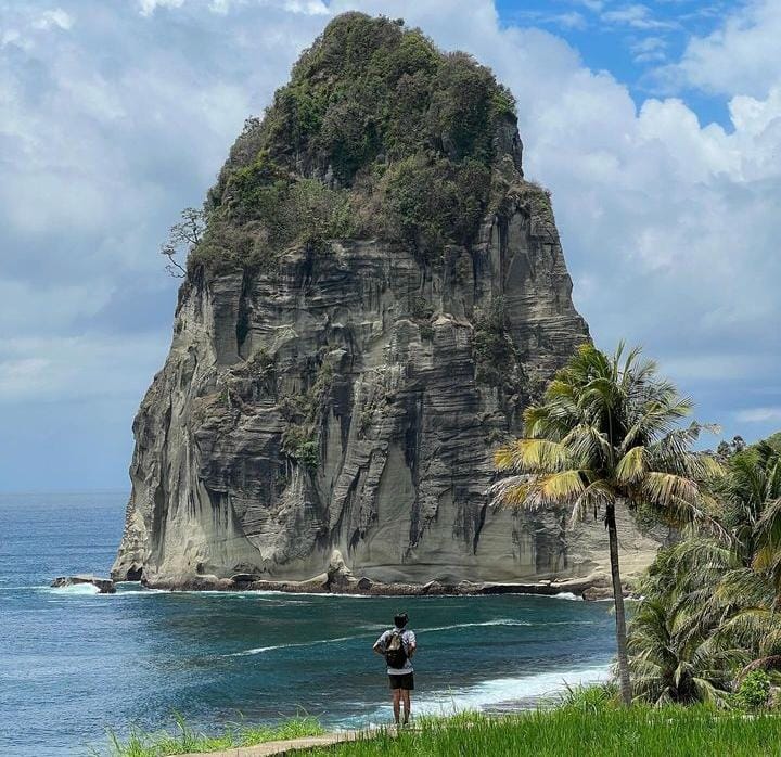 Pantai Pangasan, Surga Tersembunyi di Pacitan (instagram @dolan.aja untuk RadarMadura.id)