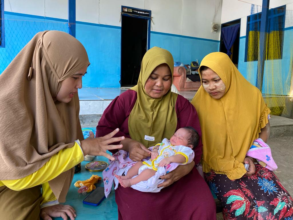 KARUNIA TUHAN: Bayi Amira yang memiliki 24 jari asal Camplong, Sampang, Madura.