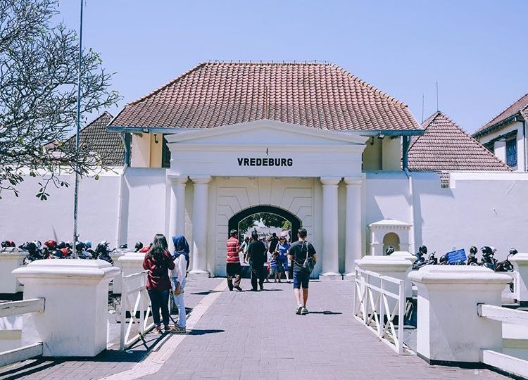 Pengunjung berada Vredeburg
