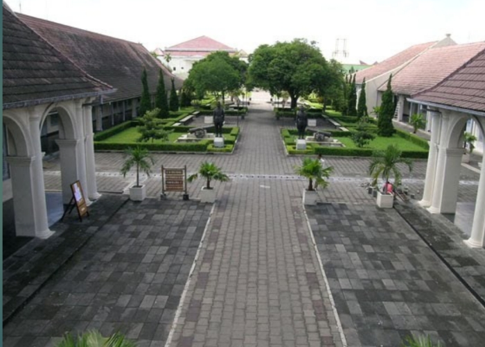Halaman Museum Benteng Vredeburg