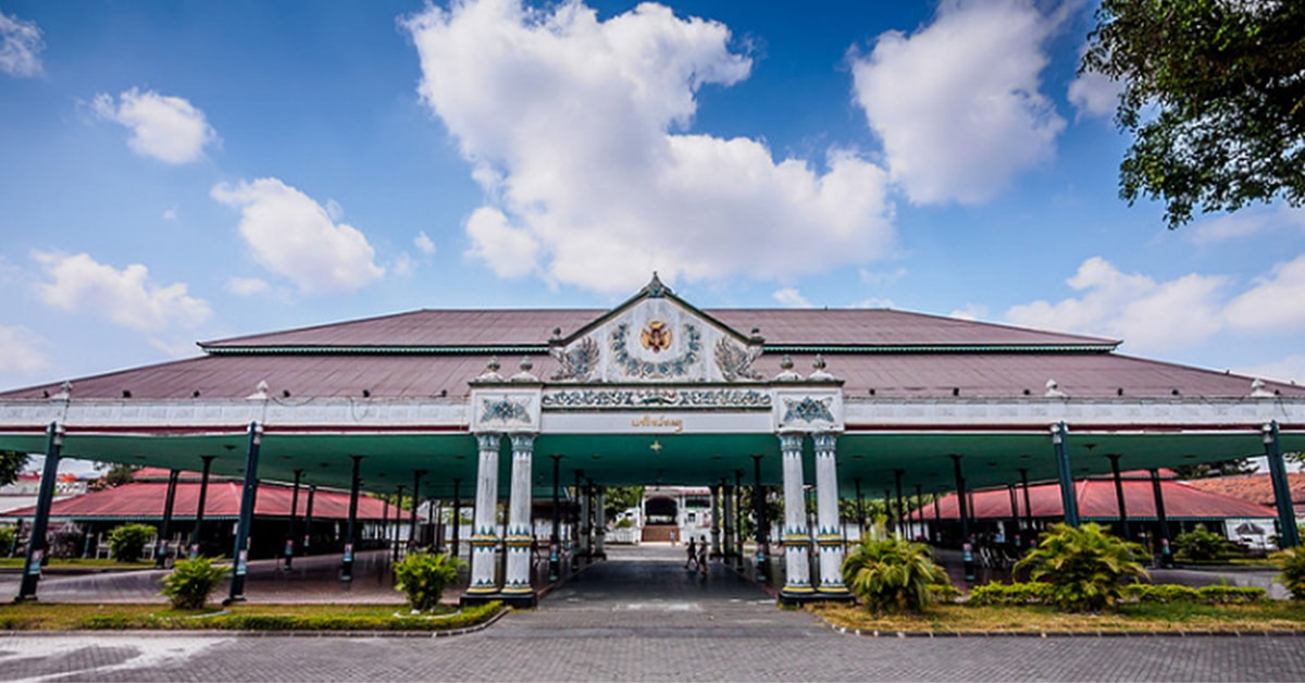 Harga tiket masuk Keraton Yogyakarta berbeda antara eisatawan domestik dan mancanegara. (Geopark Jogja)
