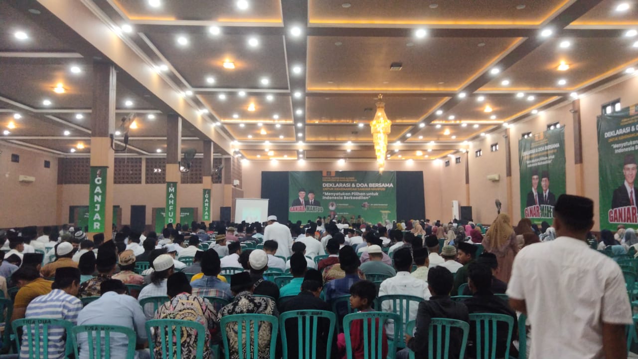 SOLID: Ribuan santri dan alumni pondok pesantren di Madura berkumpul di Tlanakan, Pamekasan.