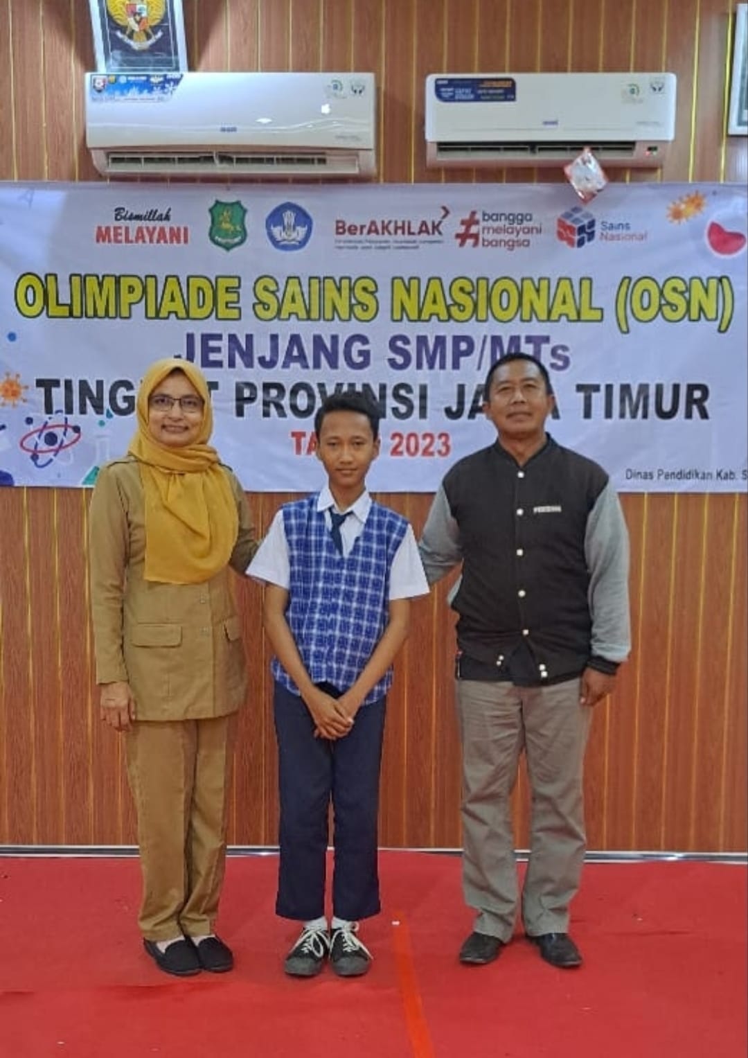 MEMBANGGAKAN: Siswa SMPN 5 Sumenep Suryansyah meraih juara dalam ajang OSN tingkat Provinsi Jawa Timur. (SMP NEGERI 5 SUMENEP UNTUK JPRM)