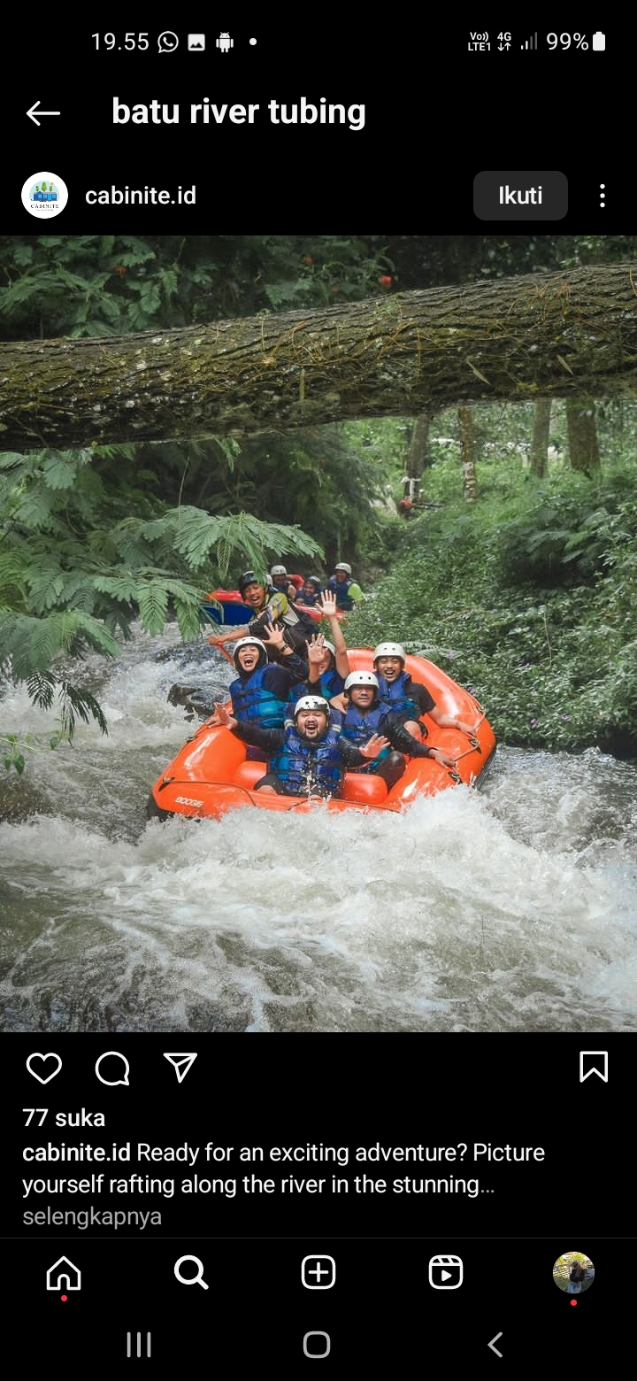 Beberapa wisatawan yang tampak senang menikmati keseruan bermain Tubing