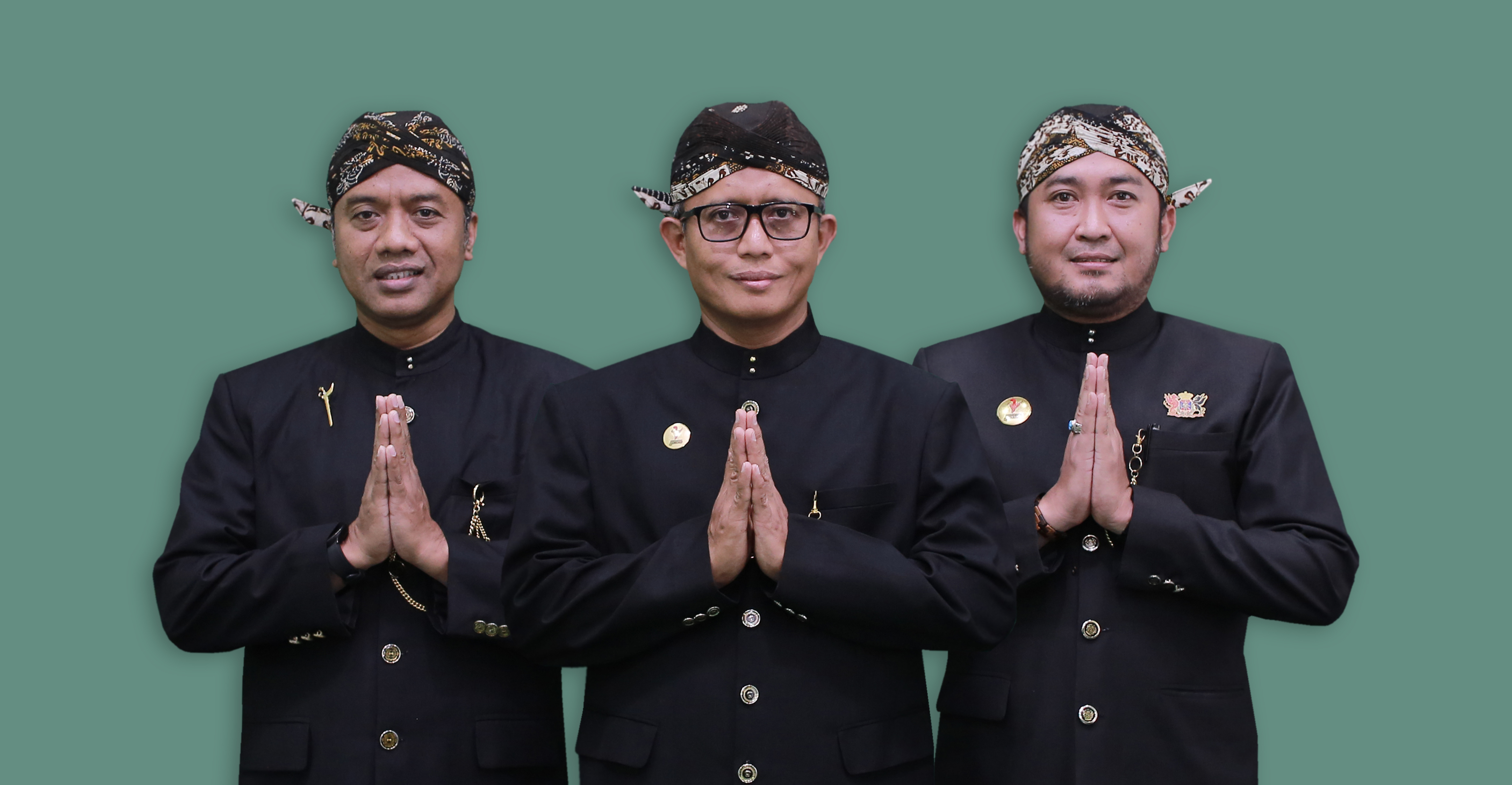 SOLID:&nbsp; Dari kiri, Direktur Bisnis Cahya Wiratama, Dirut BPRS Bhakti Sumekar Hairil Fajar, dan Direktur Kepatuhan MS. Hadi Pradipta berfoto bersama. (BPRS Bhakti Sumekar UNTUK JPRM)