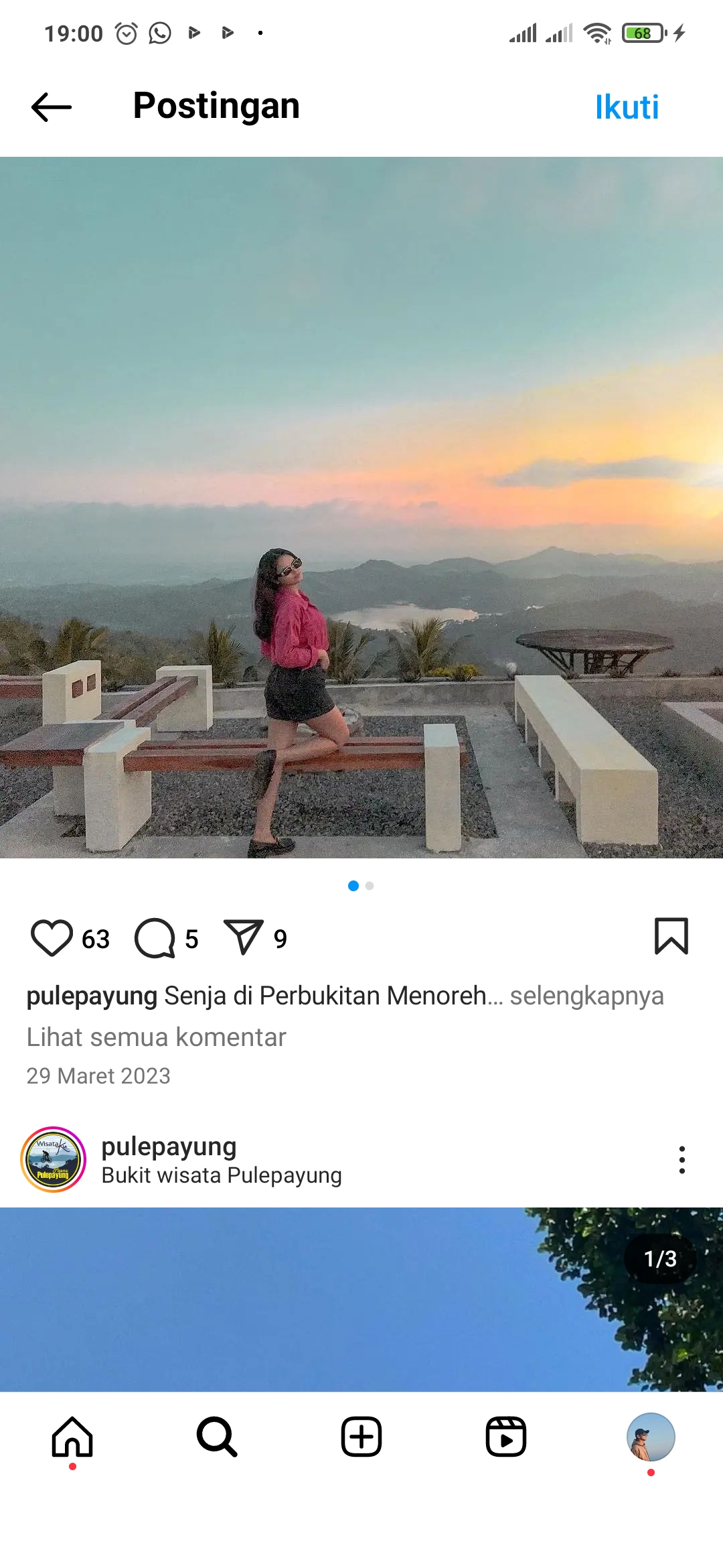 pengunjung berfoto di Pule Payung