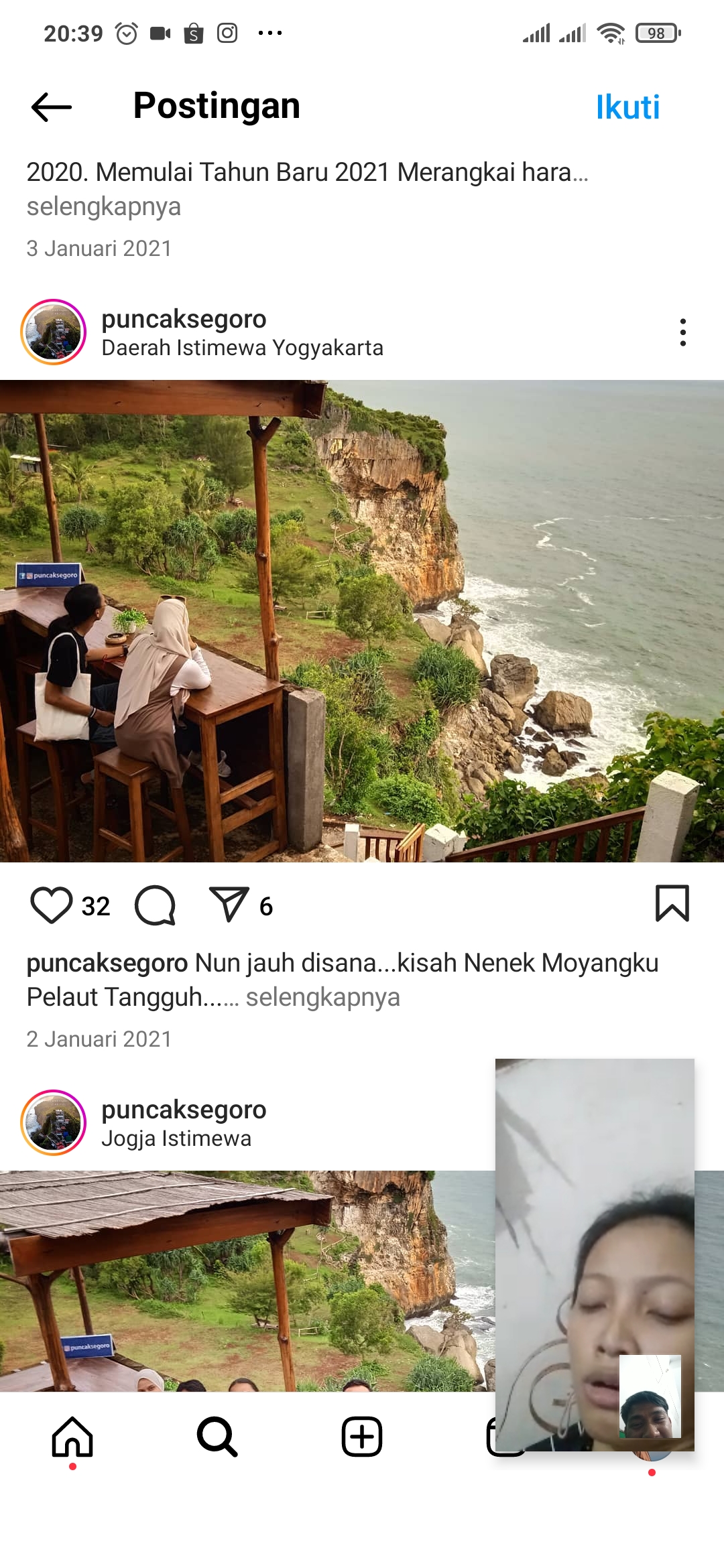 Menikmati hidangan sembari melihat keindahan laut.