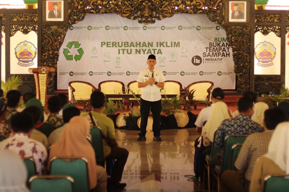 VISIONER: Pj Bupati Bangkalan Arief M. Edie menyampaikan sambutan saat menghadiri talkshow peringatan HPSN di Pendopo Pratanu Rabu (21/2).